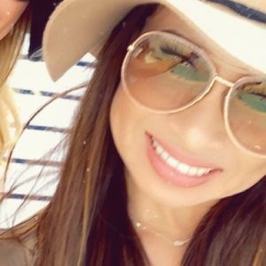 Meet your Posher, Alma